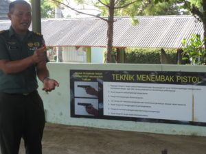 LATIHAN MENEMBAK
