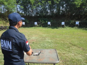 LATIHAN MENEMBAK