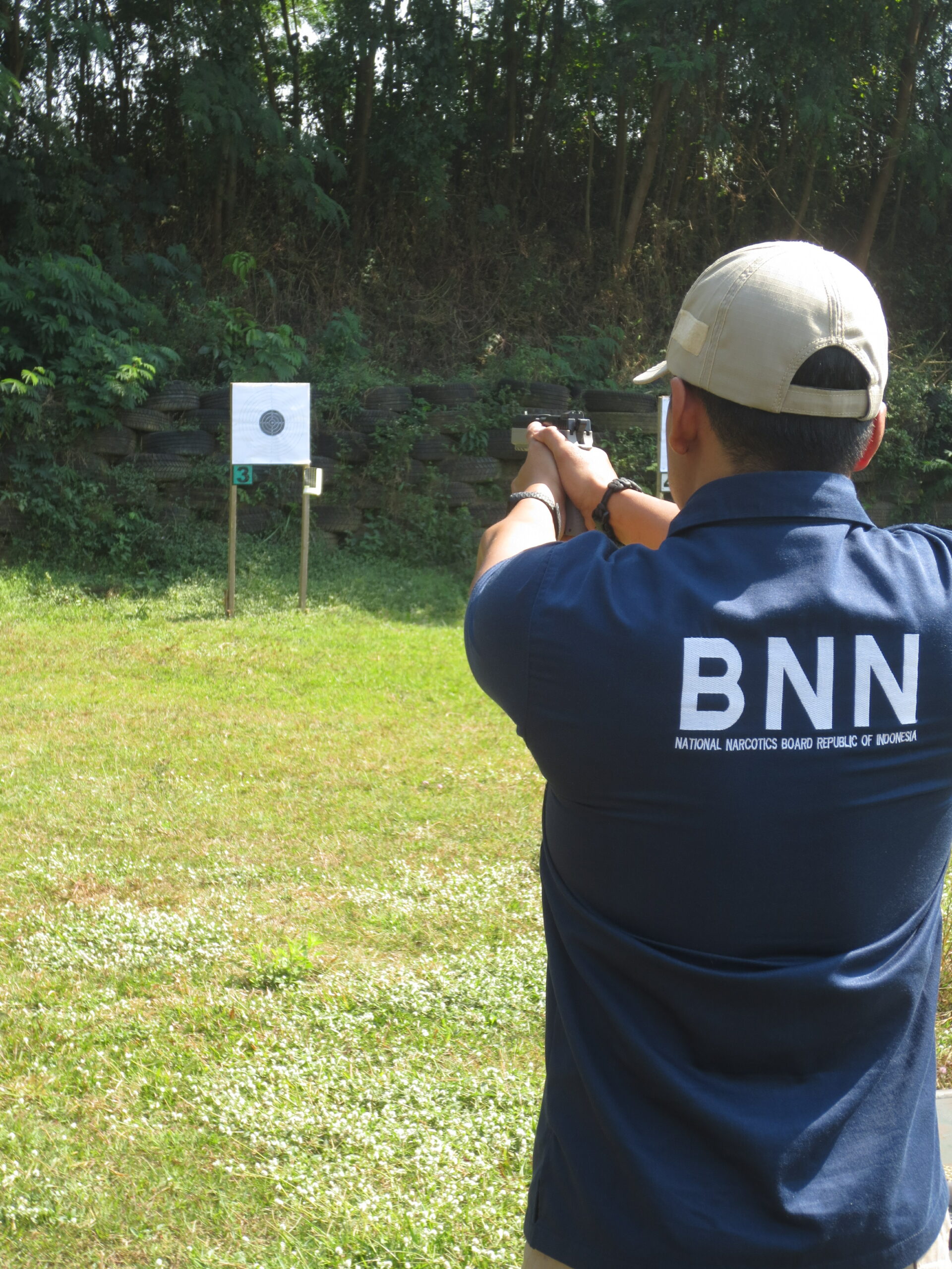LATIHAN MENEMBAK