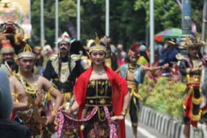 Kepala BNN Kota Batu Hadiri Batu Flower Art Carnival,