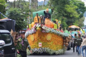 Kepala BNN Kota Batu Hadiri Batu Flower Art Carnival,