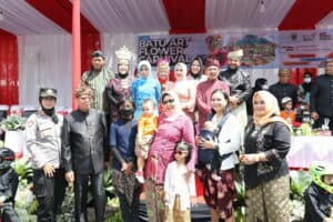 Kepala BNN Kota Batu Hadiri Batu Flower Art Carnival,