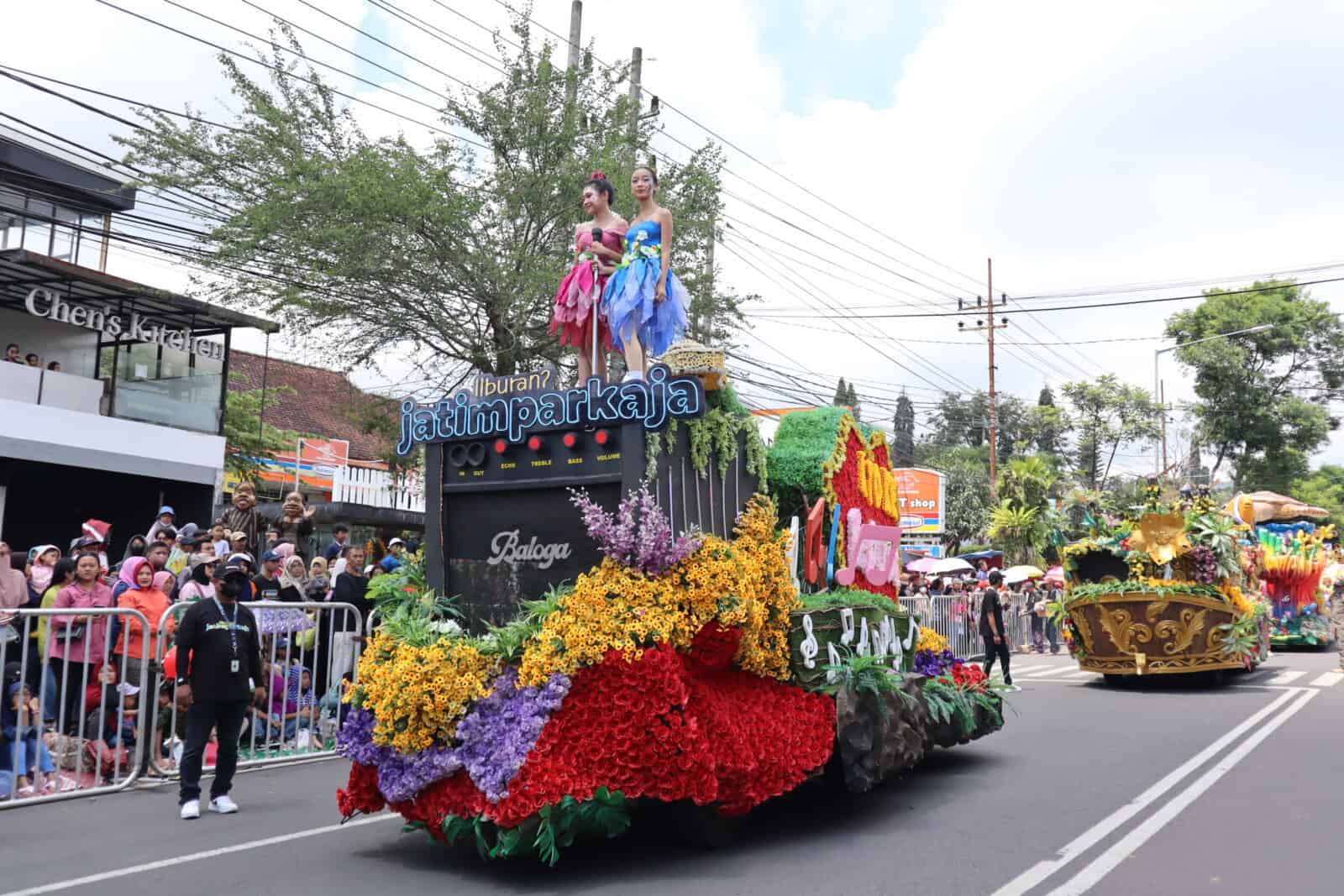 Kepala BNN Kota Batu Hadiri Batu Flower Art Carnival,